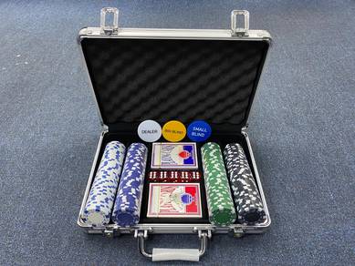 200Pcs Poker Chips Set Casino Dice Playing Cards