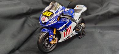 Maisto 1/10 Yamaha M1 2008
