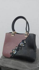 Hong Kong style middle-aged women's handbag, high-end embroidered cros