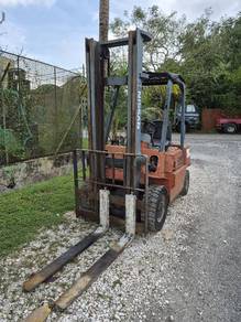 Nissan 2 ton forklift petrol