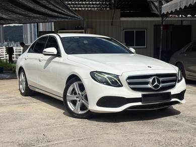 Mercedes Benz E200 200 AVANTGARDE (CKD) in Desa Petaling, KUL