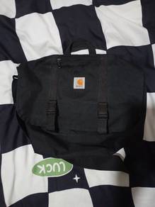 carhartt messenger slingbag
