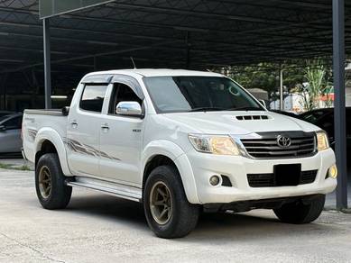 Toyota Hilux DOUBLE CAB 4x4 in Salak Selatan, KUL