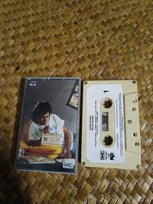 Kaset (Azharuzaman 
Malam Gelisah)