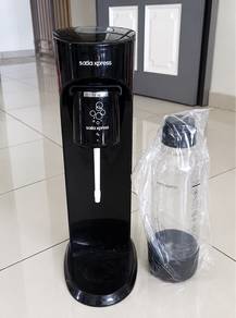 SodaXpress Soda Maker with 2 Bottles and CO2 Cylin