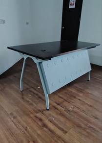 YE73AN Meja Tulis 5 Feet Metal Leg Writing Table