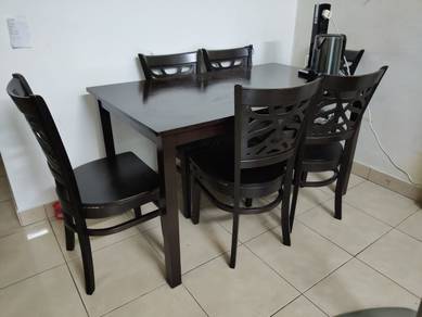 URGENT CLEARANCE: 6-Seater Wood Dining Table