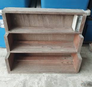 Rak kaset kayu