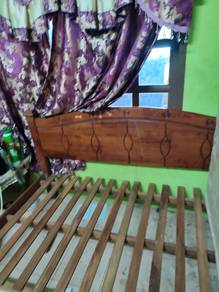 Katil kayu queen