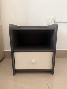 side table dengan laci