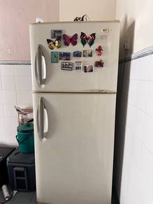 Peti besar dua pintu