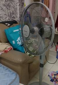 kipas berdiri