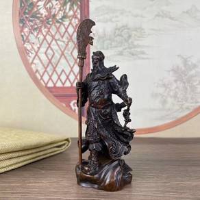 A Qing Dynasty-era statue of Guan Yu