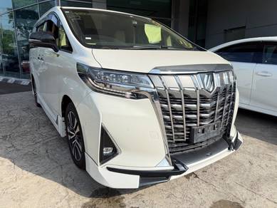 Toyota Alphard G in KLCC, KUL