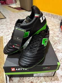 Kasut Bola Lotto