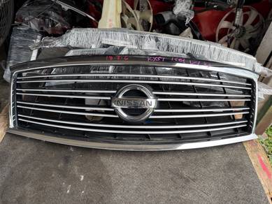 No 18-7-6 Nissan Fuga Y51 Front Grill Jpn