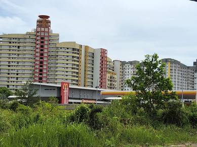 Condominium For Rent in Straits View Villas