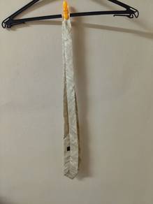722.yven saint Laurent neck tie