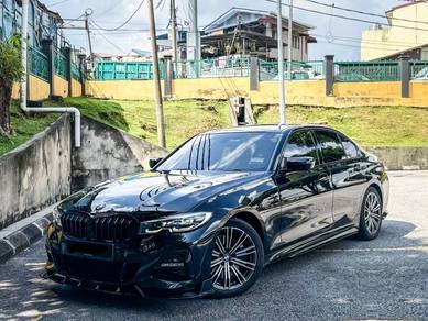 BMW 330i 30i M SPORT in Desa Petaling, KUL