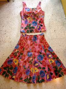 SET Batek Blouse And Flared Skirt