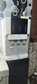 UV Sterilization Dispenser . . Ti33