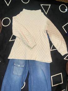 cream sweatshirt , xl , used once or twice only 