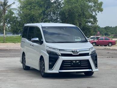 Toyota Voxy ZS KIRAMEKI III in Tampoi, JHR
