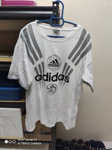 32) adidas t shirt