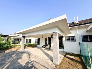 Semi-Detached House For Sale in Banting,SGR