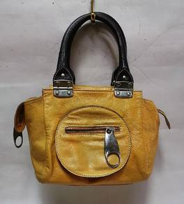 Regina Italian leather yellow metallic satchel Fut