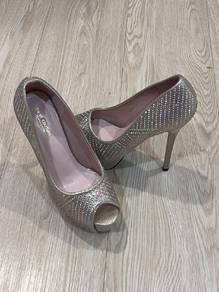 weeding heels