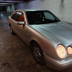 Mercedes Benz E320 320 AVANTGARDE (CBU) in Kepong, KUL