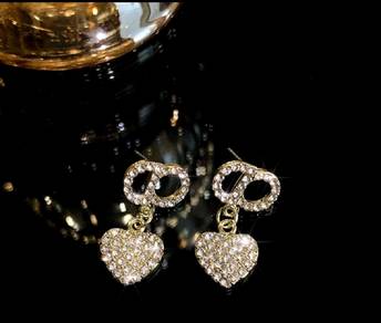 gold full stone earring love shape