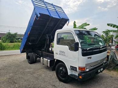 Nissan UDYU41 4.6 BODY JEK TIPPER 2004