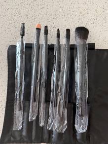 Quality travel size makeup brush set