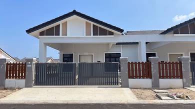 Cluster House  in Jasin,MLK