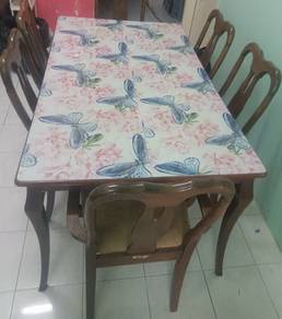 meja makan 6 kerusi
