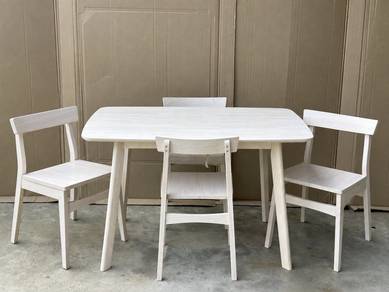 OFFER: Meja makan 4 seater