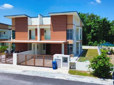 Semi-Detached House For Sale in Shah Alam,SGR