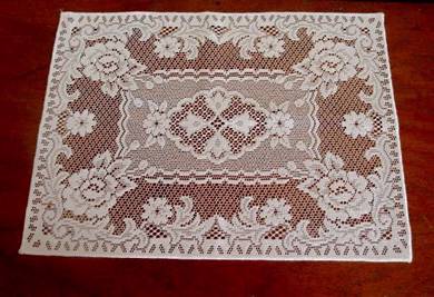 8 PIECES - Table Linen