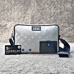 Louis Vuitton Monogram Satelite Alpha MessengerBag