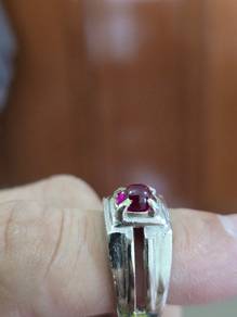 Cincin delima merah