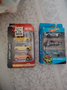 Majorette & HW box of 3