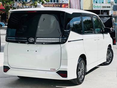 Toyota Voxy S-Z in Sungai Besi, KUL
