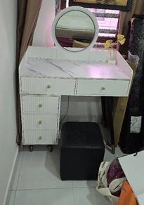 Dressing Table with Round Mirror & Storage Drawers