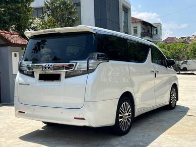 Toyota Vellfire ZG in Ampang Hilir, KUL