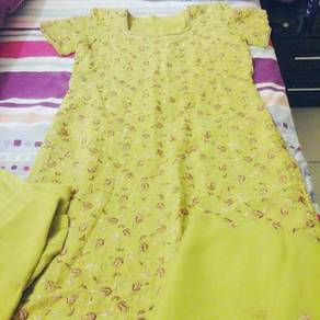 Green Indian/Punjabi suit (3 pcs)