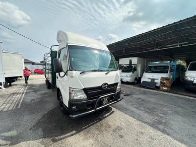 Hino WU720 17ft cargo 2014/2014
