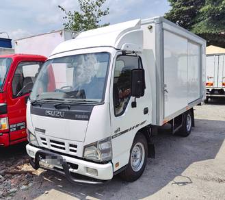 Lori isuzu 1 Tan 13 kaki Box (diesel hijau)4 tayar