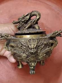 old brass pot.